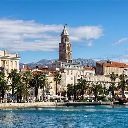 Prostrani Moona - Blizu Centra Grada Sa Pogledom Na I Garazom Apartman Split